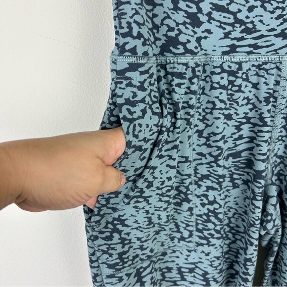 Athleta Salutation Jogger Ocelot Spot Minimalistic Grey size: XS - Picture 9 of 14